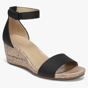 Naturalizer Women Areda Wedge Sandal